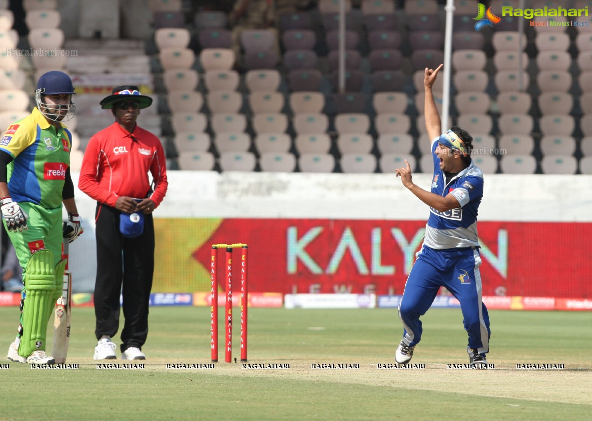 CCL 3: Kerala Strikers Vs Karnataka Bulldozers