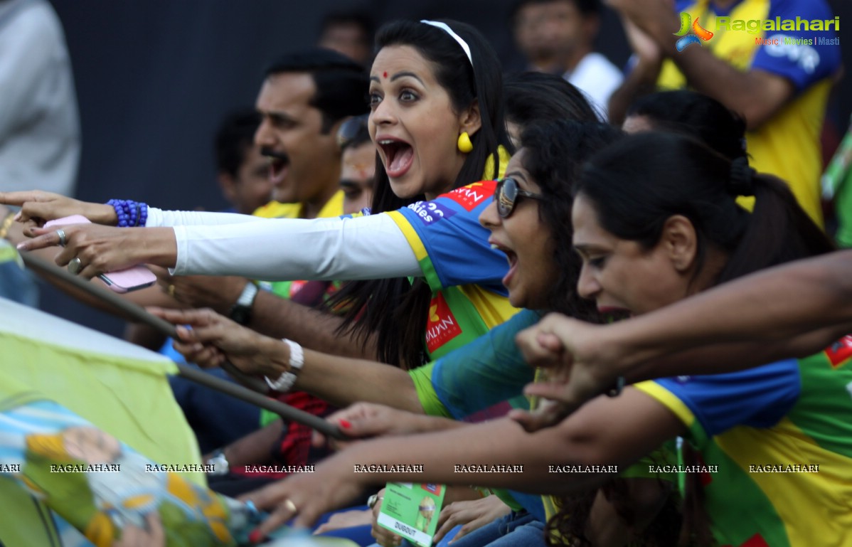 CCL 3: Kerala Strikers vs Karnataka Bulldozers Match (Set 1)