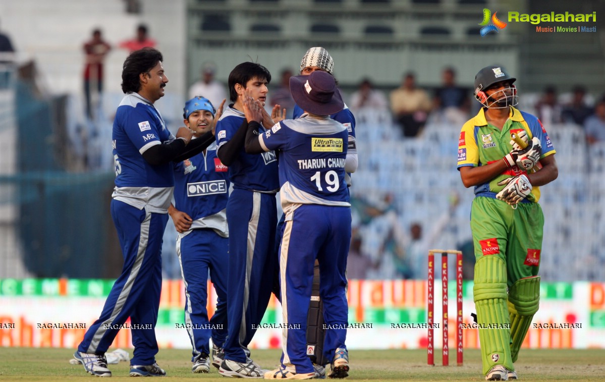 CCL 3: Kerala Strikers vs Karnataka Bulldozers Match (Set 2)