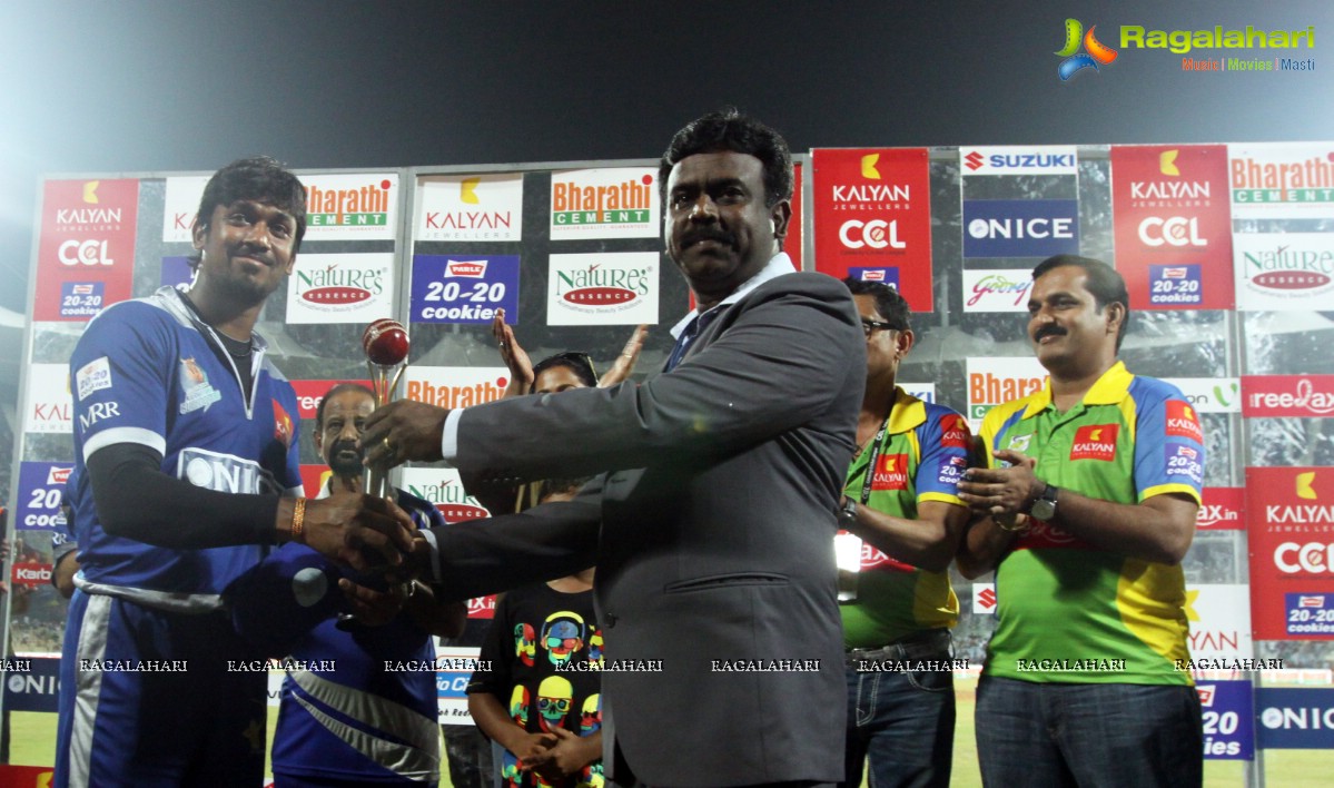 CCL 3: Kerala Strikers vs Karnataka Bulldozers Match (Set 2)