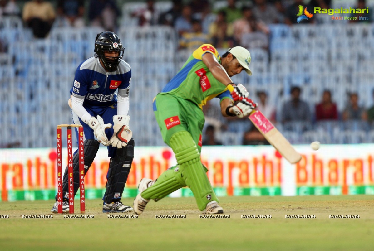 CCL 3: Kerala Strikers vs Karnataka Bulldozers Match (Set 2)