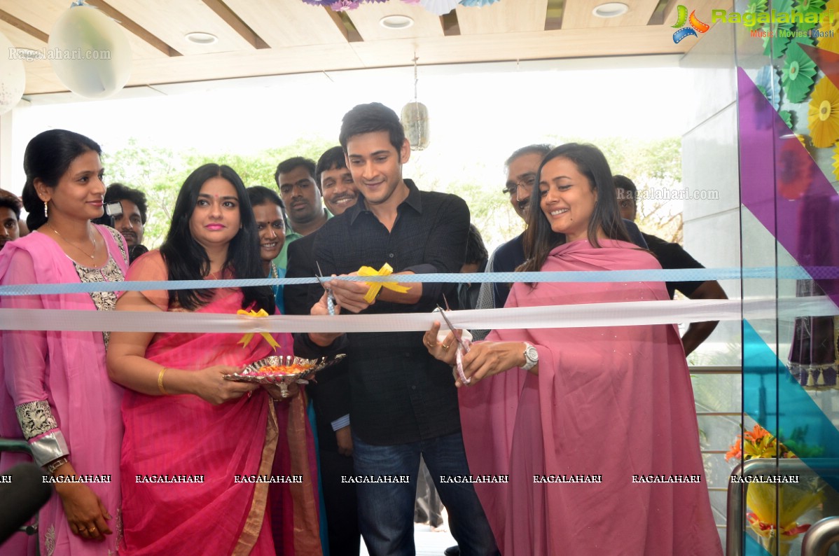 Mahesh Babu and Namrata inaugurates Rainbow Hospitals, Hyderabad 