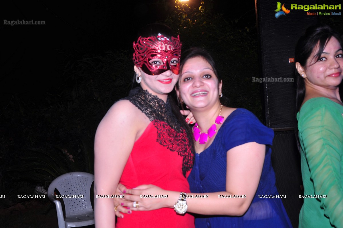 Masqurade Party by Raja Singh & Vinny Singh - Vicky Alag & Poonam Alag at Singh Farm House