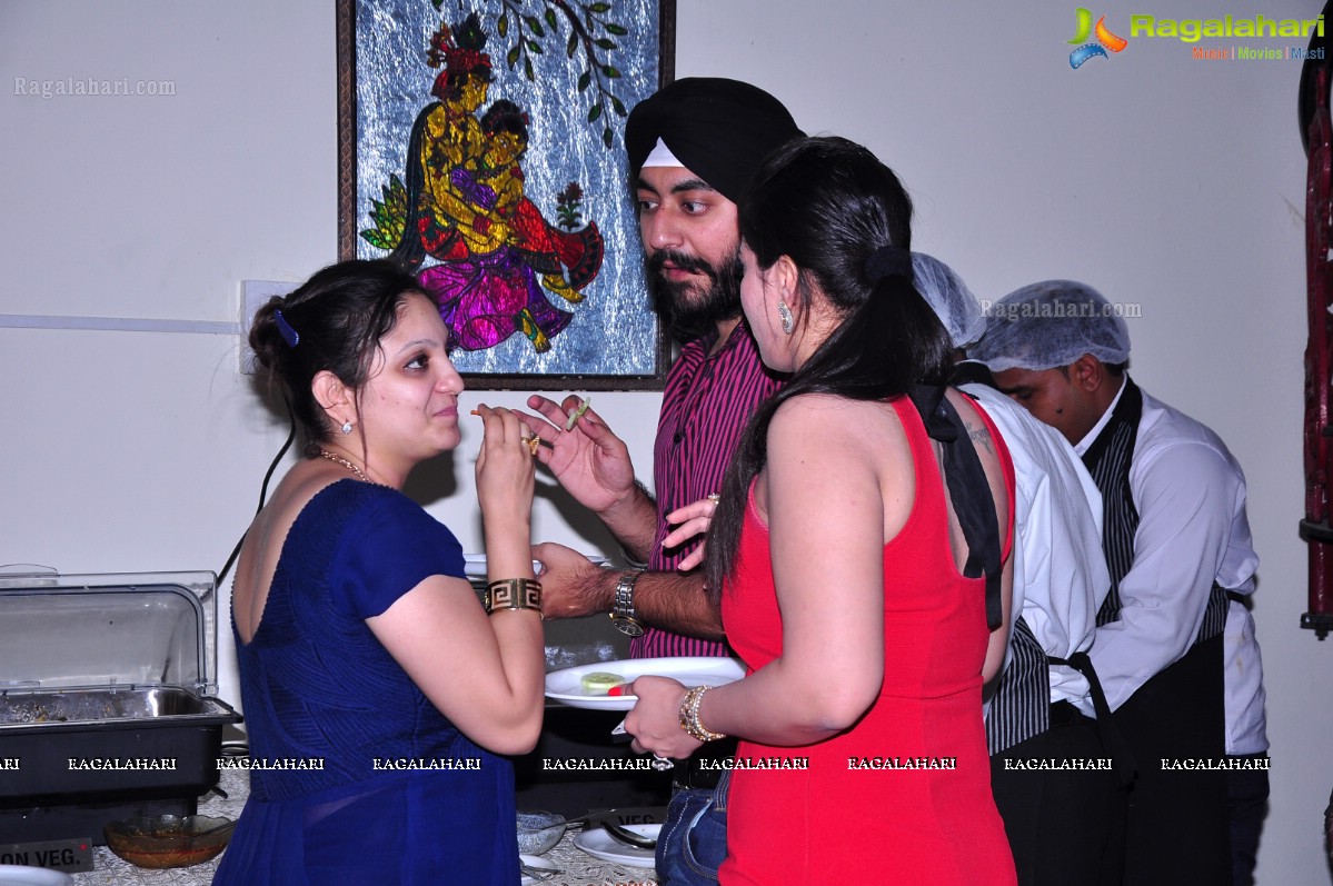Masqurade Party by Raja Singh & Vinny Singh - Vicky Alag & Poonam Alag at Singh Farm House