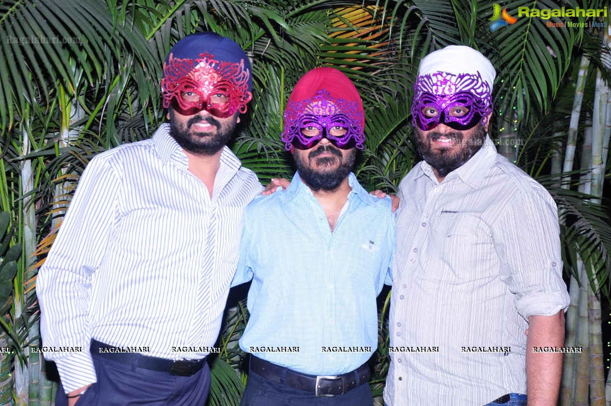 Masqurade Party by Raja Singh & Vinny Singh - Vicky Alag & Poonam Alag at Singh Farm House