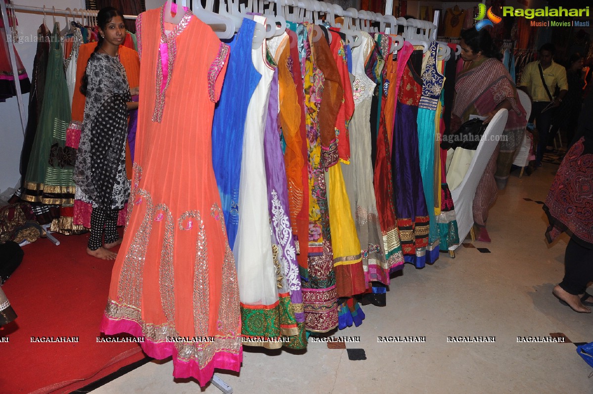 Parinidhi launches Melange March 2013 - A Fashion Rampage