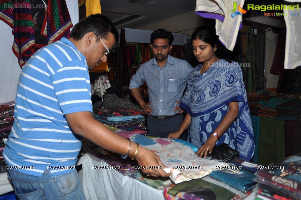Diksha Panth launches National Silk and Cotton Expo, Hyderabad