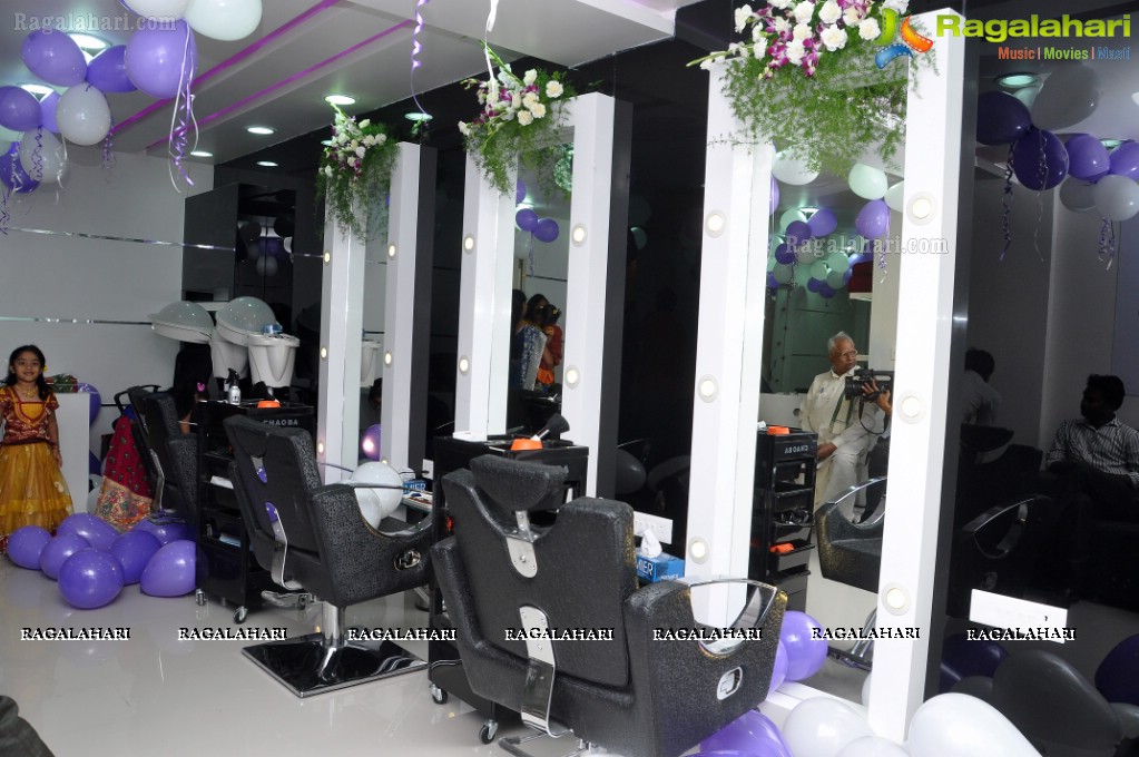 Kamna Jethmalani launches Naturals Family Salon & Spa at Chandhanagar, Hyderabad