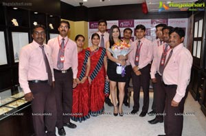 Neha Mishra visits Gitanjali Jewels, Hyderabad