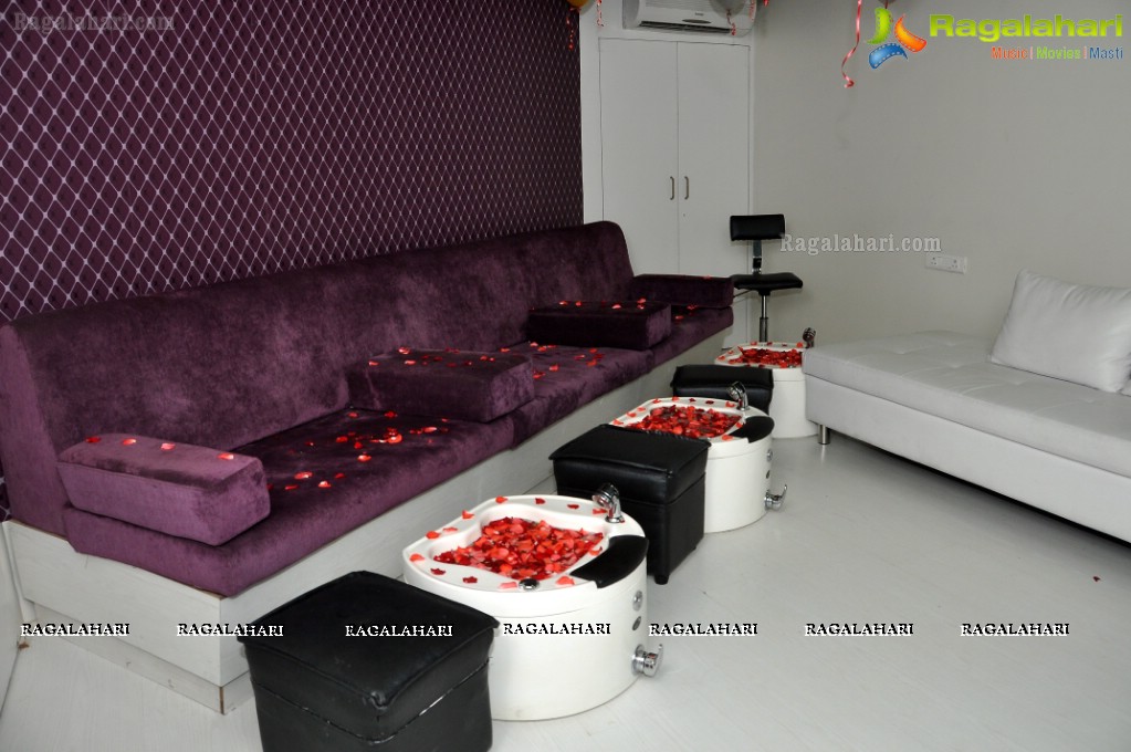 Naturals opens 1st Page 3 Luxury Salon Studio in Hyderabad