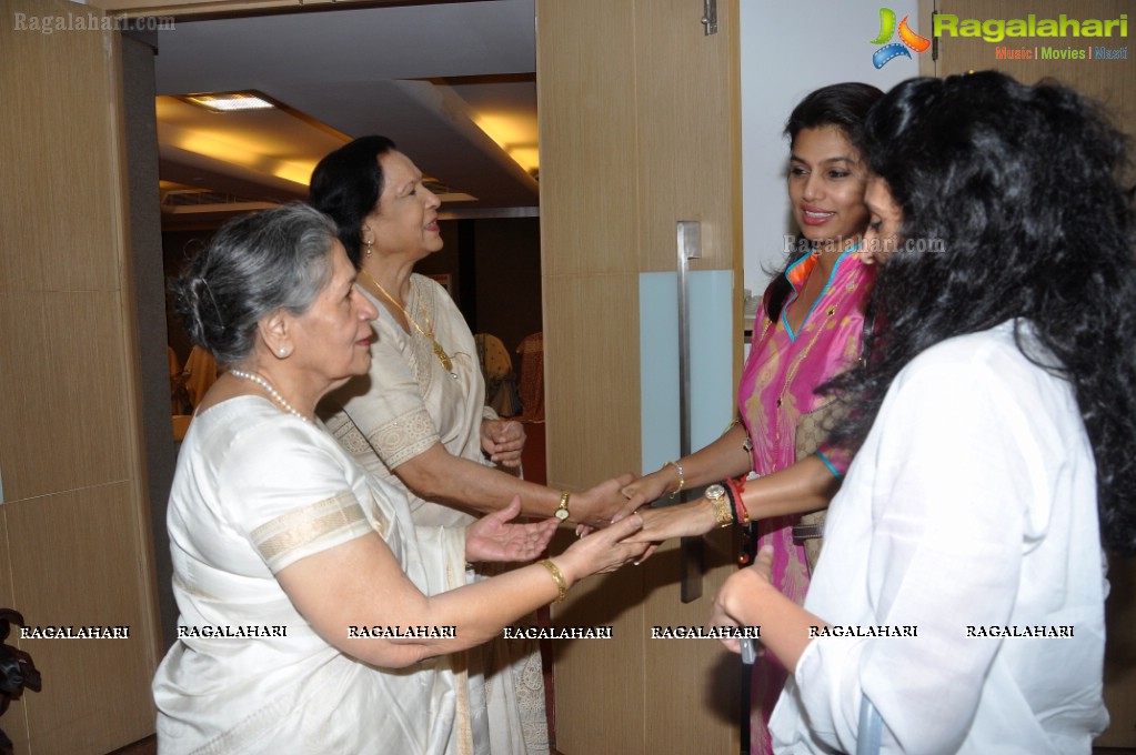 Pinky Reddy launches NGO Exhibition, Hyderabad