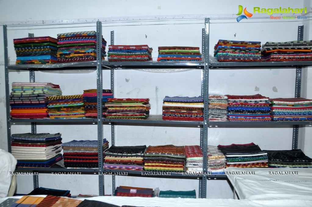 Srilekha inaugurates Pochampally IKAT Art Mela 2013