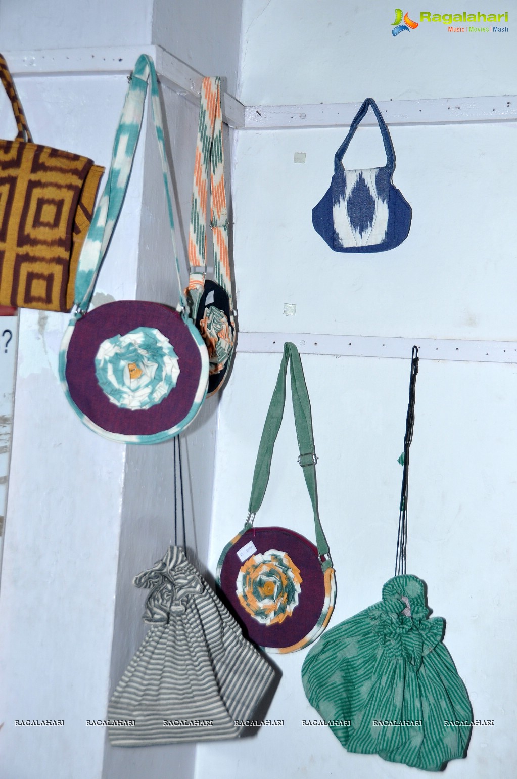 Srilekha inaugurates Pochampally IKAT Art Mela 2013