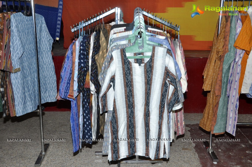 Sri Lakshmi and Padmini inaugurates Pochampally Ikat Art Mela 2013 