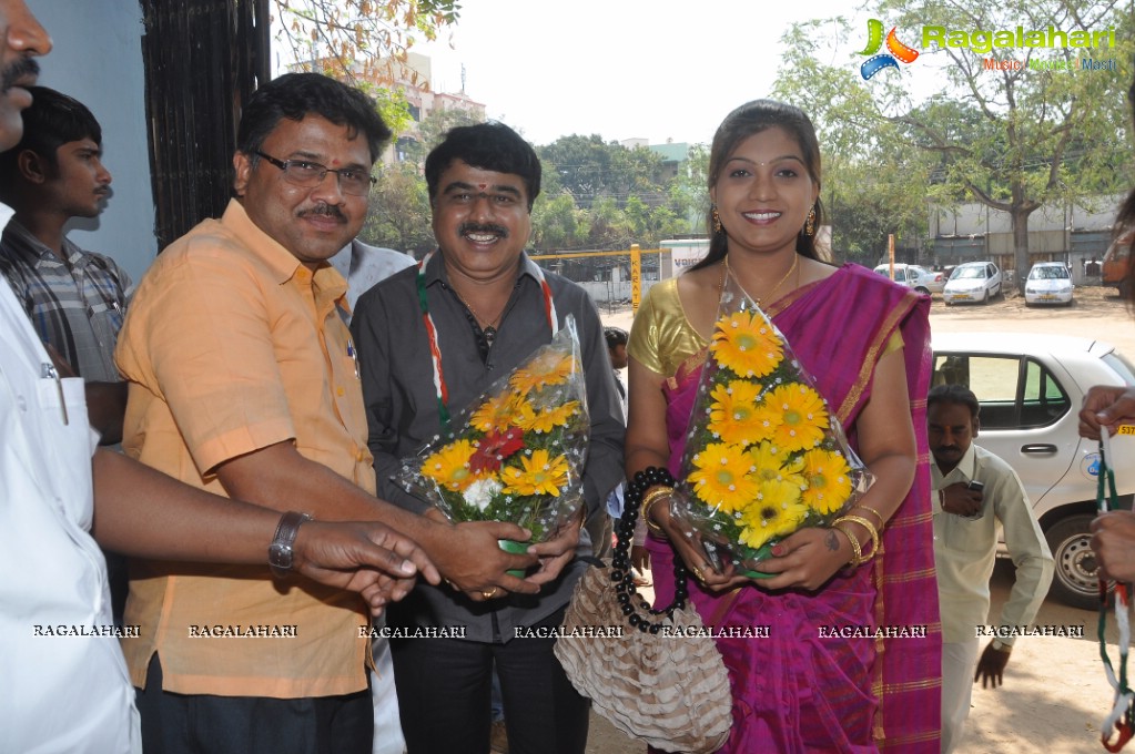 Sri Lakshmi and Padmini inaugurates Pochampally Ikat Art Mela 2013 