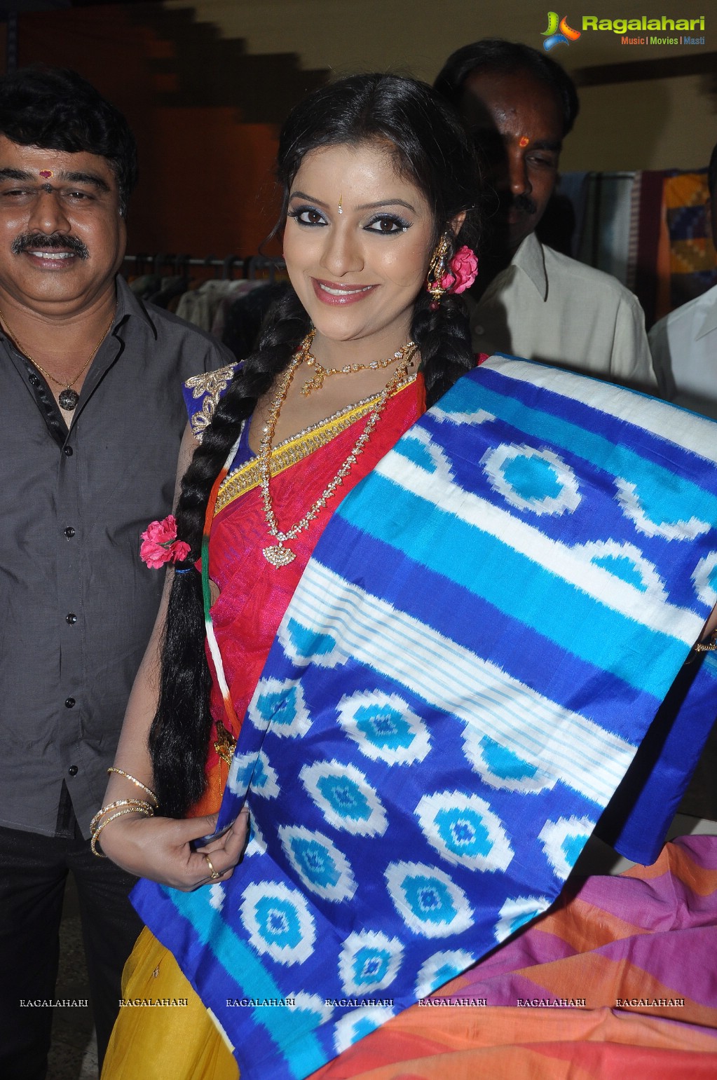 Sri Lakshmi and Padmini inaugurates Pochampally Ikat Art Mela 2013 