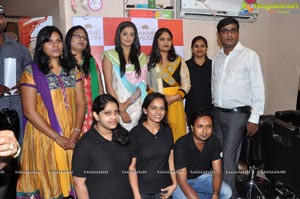 Priyamani launches Lakme Salon