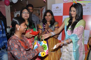 Priyamani launches Lakme Salon