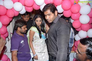 Priyamani launches Lakme Salon