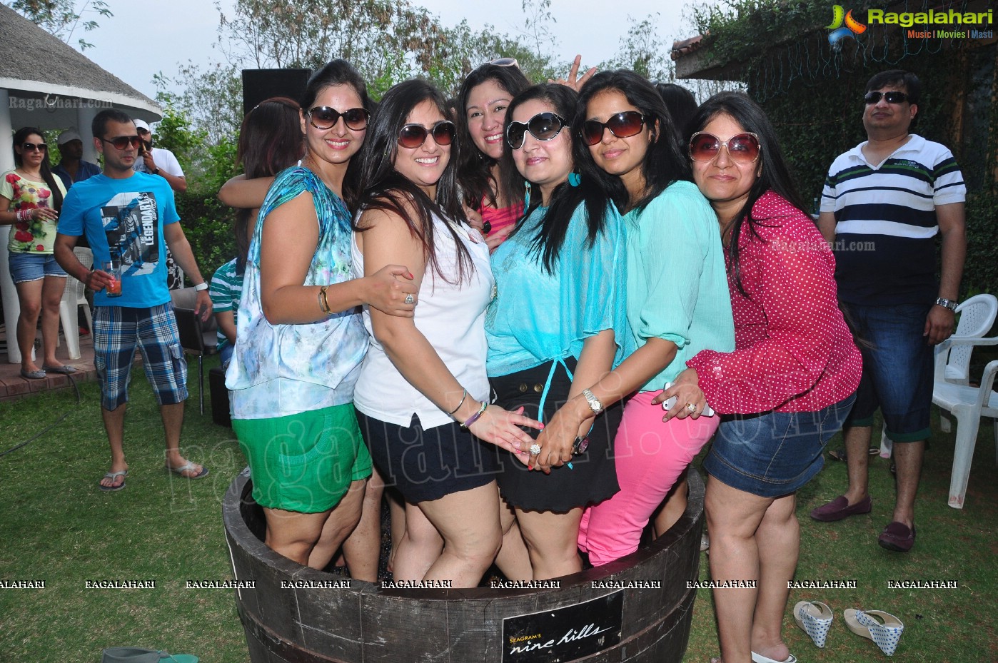 Shorts n Shots: Bash at Singh Farms by Raja Singh-Vinny Singh & Vicky Alag-Poonam Alag