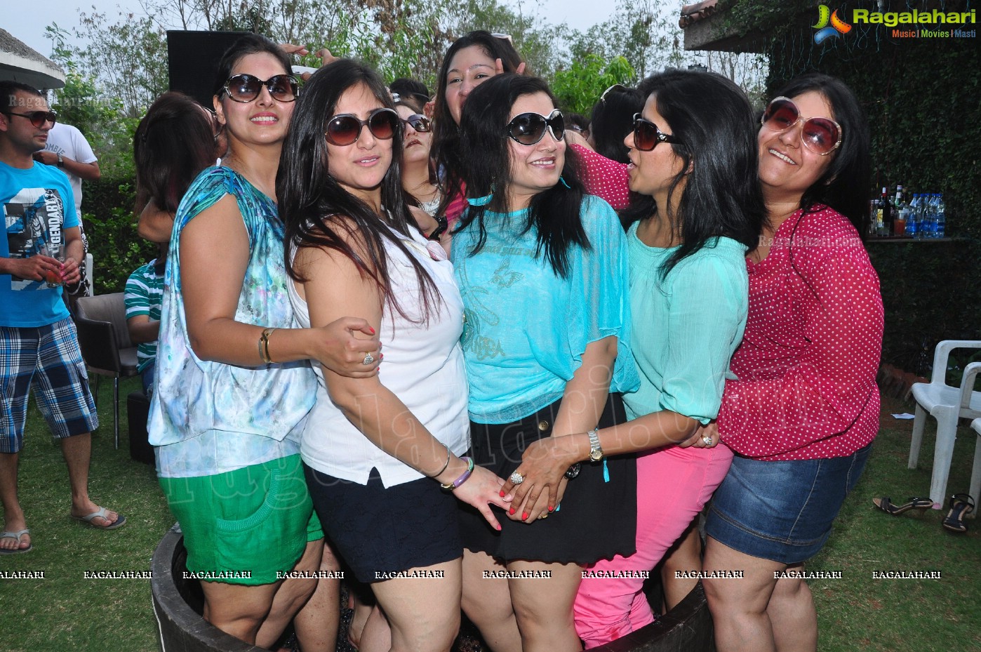 Shorts n Shots: Bash at Singh Farms by Raja Singh-Vinny Singh & Vicky Alag-Poonam Alag