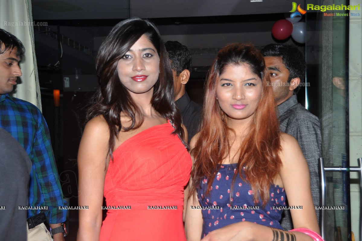 Sadhana Singh and Poonam's 2013 Birthday Bash at Skybar, Hyderabad