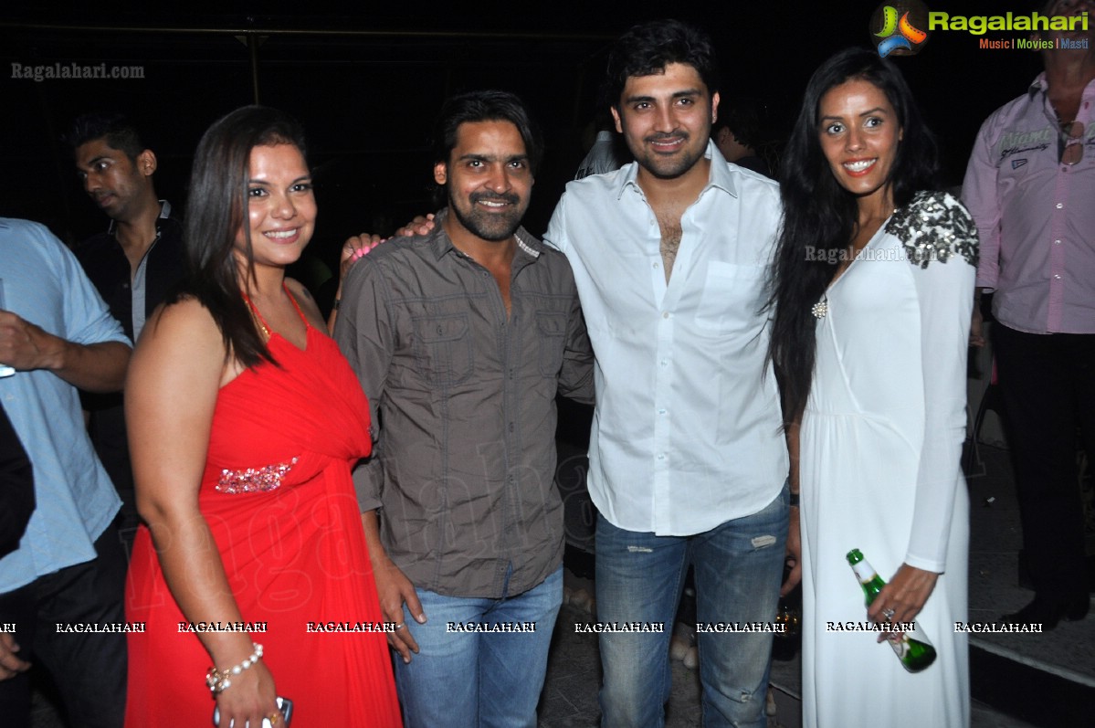 Sadhana Singh and Poonam's 2013 Birthday Bash at Skybar, Hyderabad