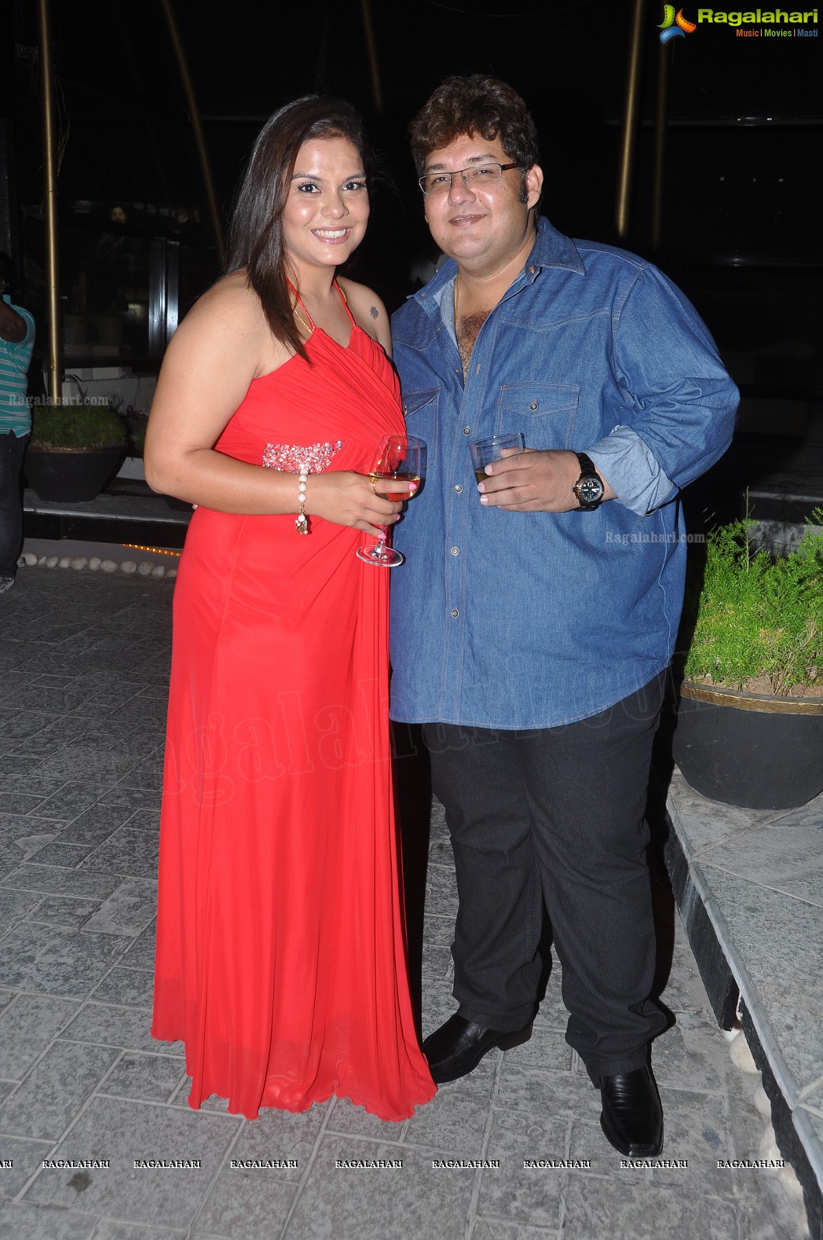 Sadhana Singh and Poonam's 2013 Birthday Bash at Skybar, Hyderabad