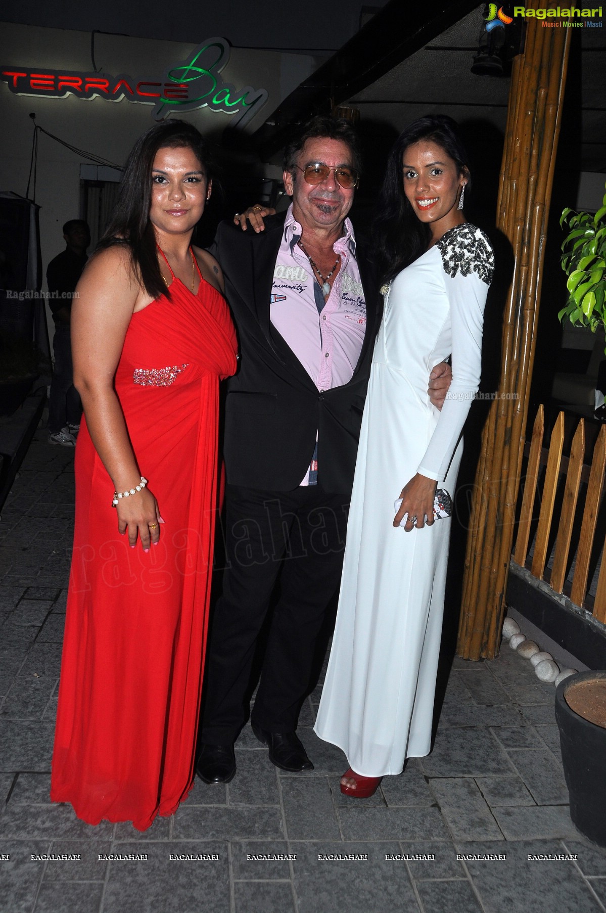 Sadhana Singh and Poonam's 2013 Birthday Bash at Skybar, Hyderabad