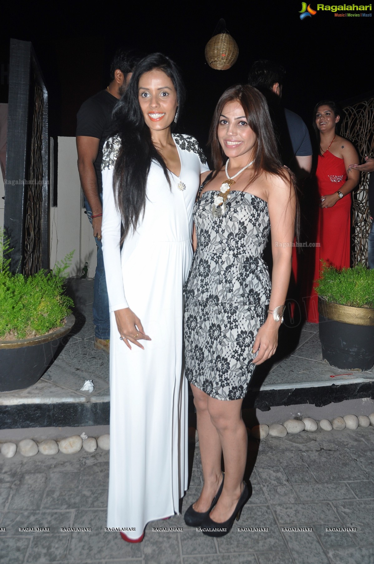 Sadhana Singh and Poonam's 2013 Birthday Bash at Skybar, Hyderabad