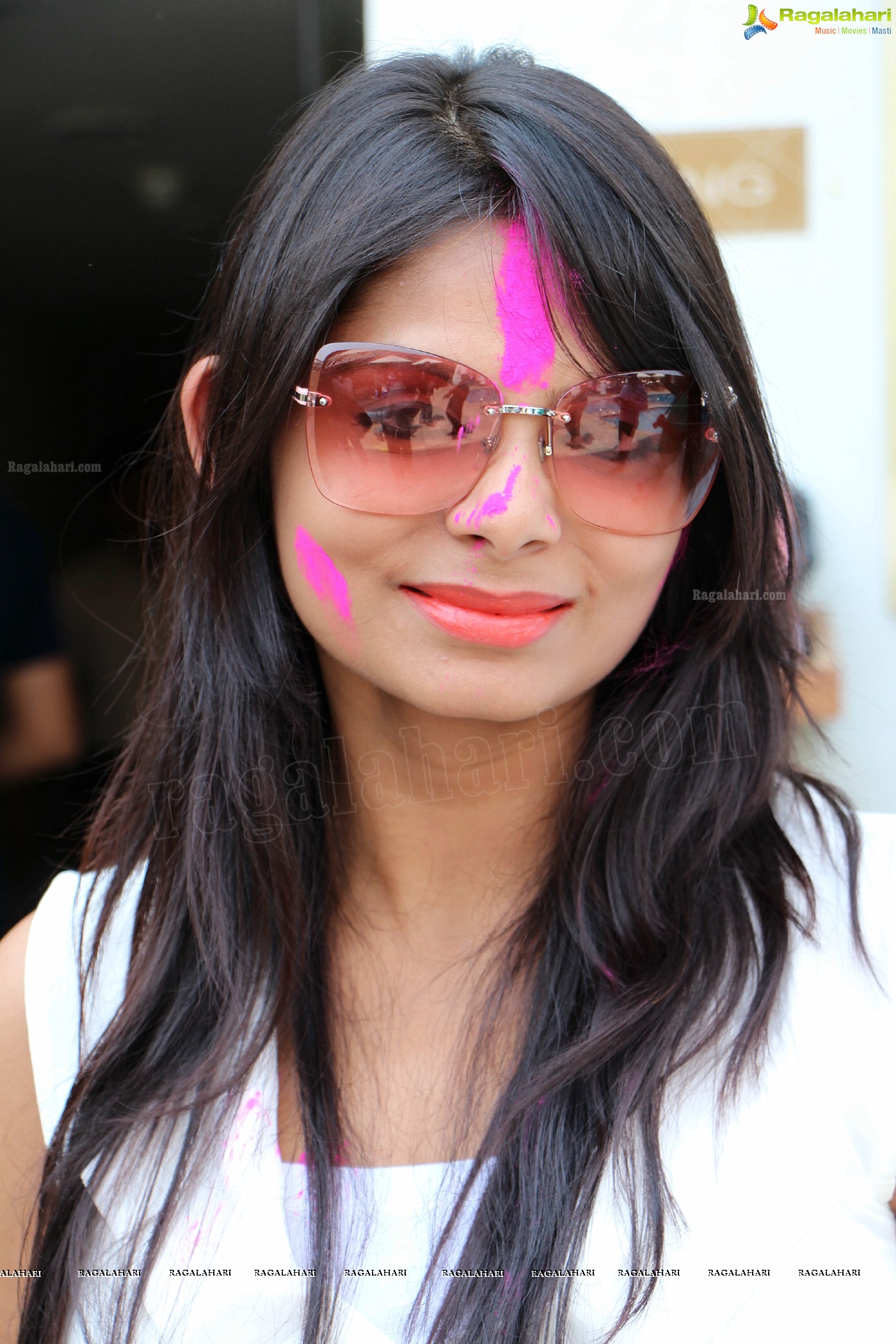 Club Se La Vie's 2013 Holi Bash at Radisson Blu Plaza, Hyderabad