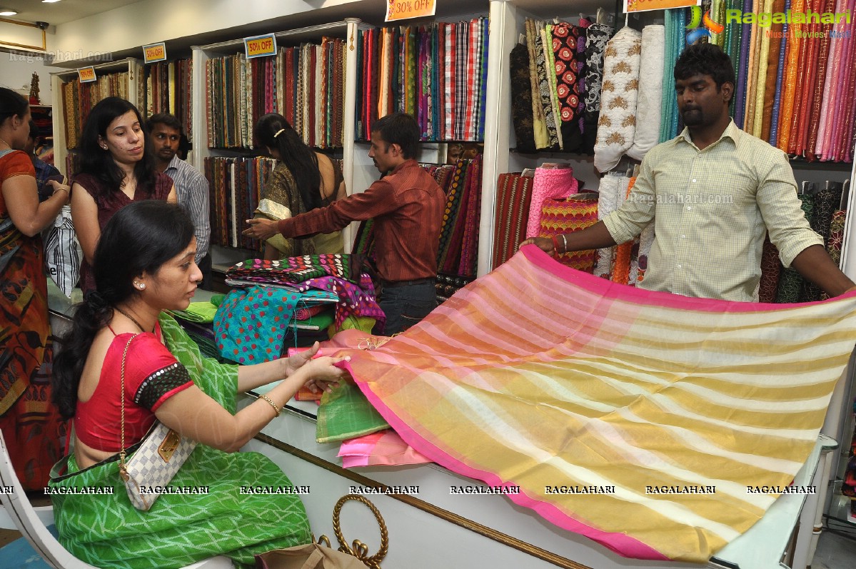 Grand Sale at Singhanias Store, Hyderabad