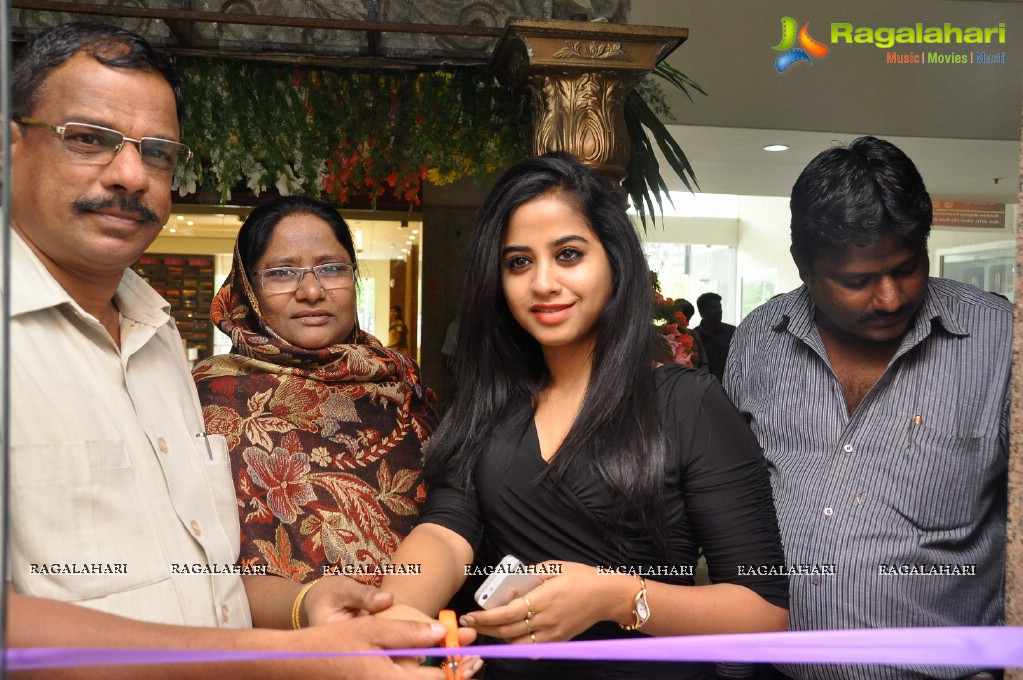 Swathi Deekshith launches Barikha Fashionz, Hyderabad