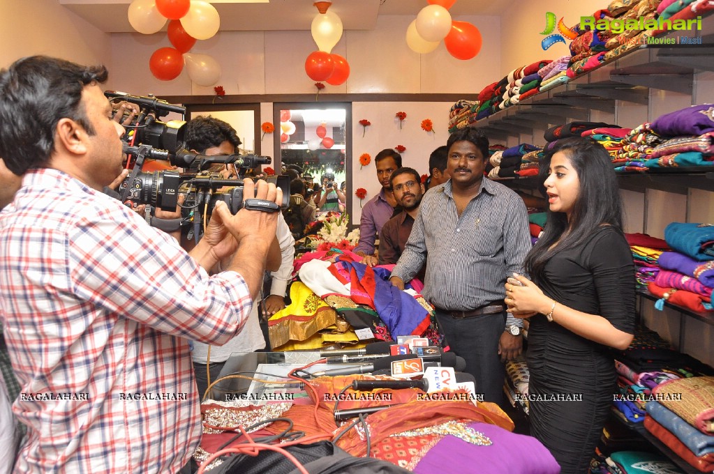 Swathi Deekshith launches Barikha Fashionz, Hyderabad