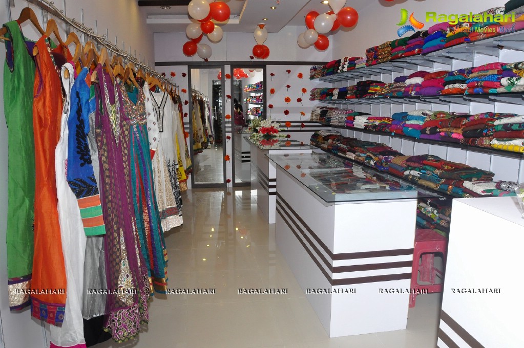 Swathi Deekshith launches Barikha Fashionz, Hyderabad