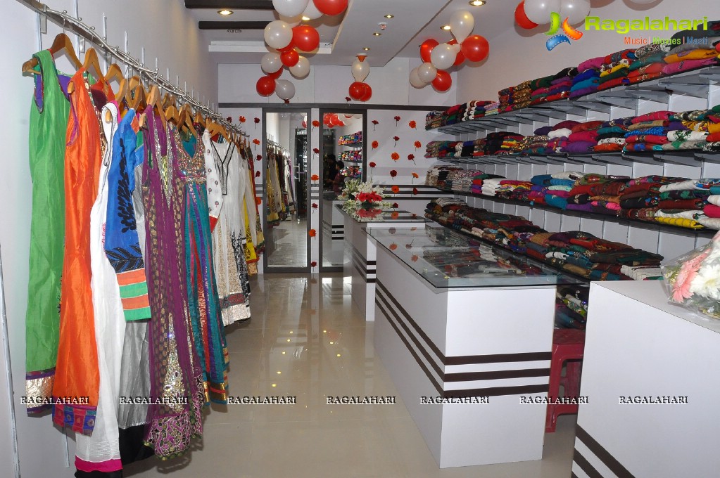 Swathi Deekshith launches Barikha Fashionz, Hyderabad