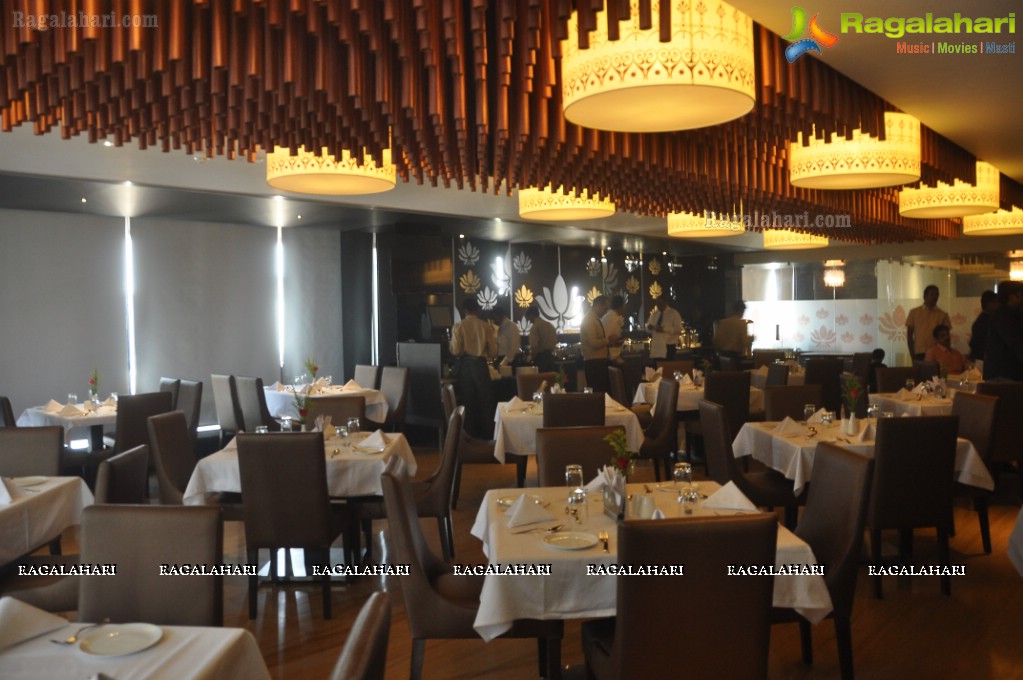 Venkatesh launches Rotis Restaurant, Hyderabad