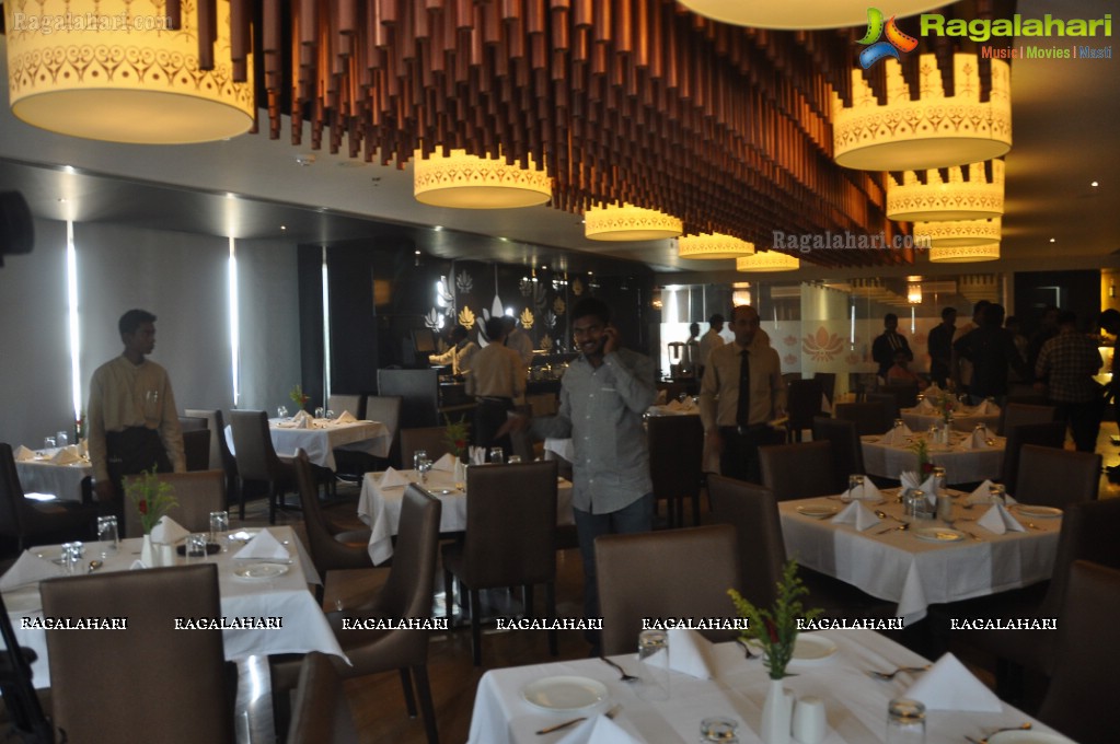 Venkatesh launches Rotis Restaurant, Hyderabad