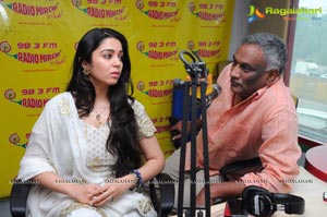 Prathighatana Team at Radio Mirchi