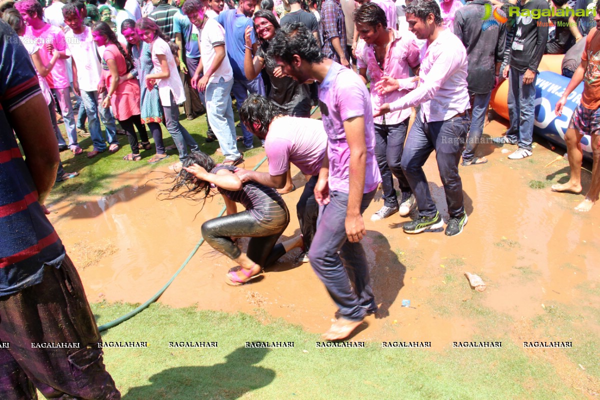 Holi Celebrations 2014 at NTR Gardens, Hyderabad