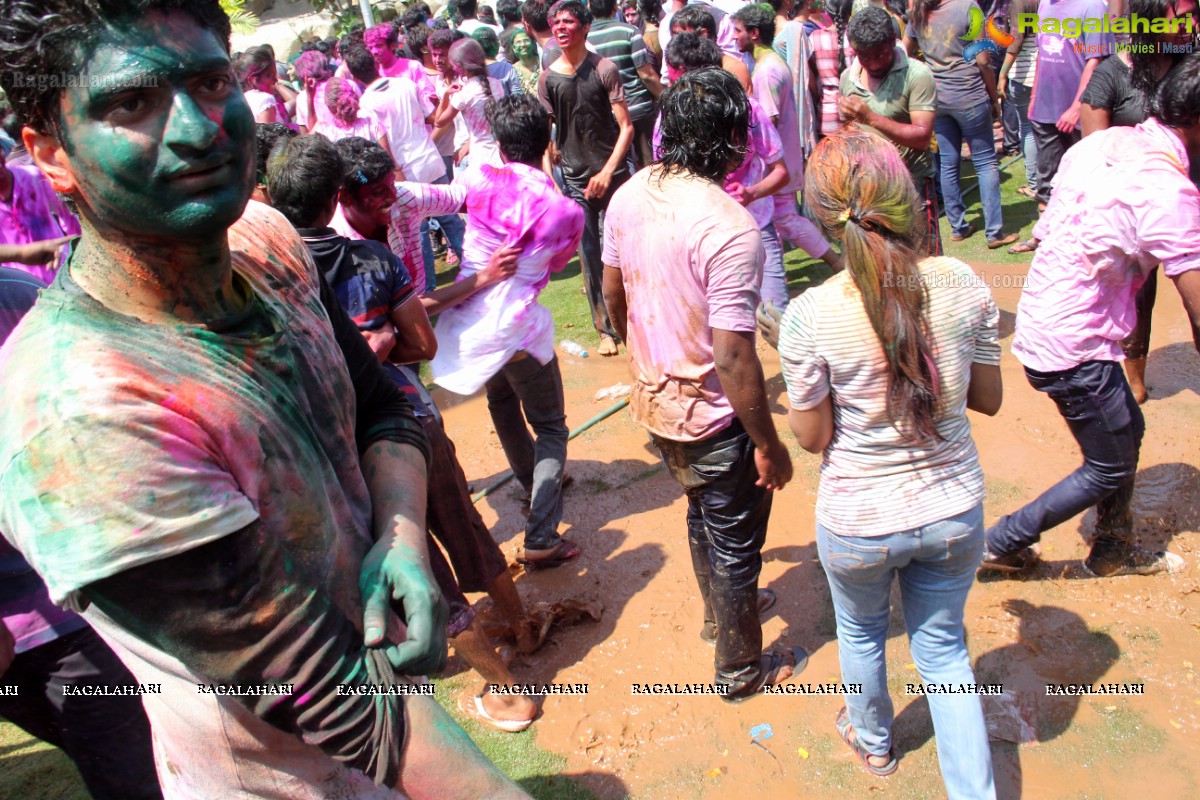 Holi Celebrations 2014 at NTR Gardens, Hyderabad