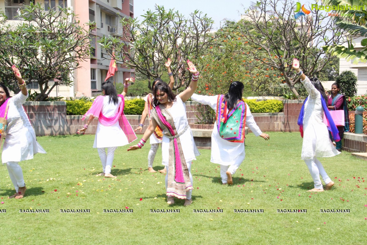 'Phoolon ki Holi' - Kakatiya Ladies Club Holi Celebrations 2014 at ITC Kakatiya, Hyderabad