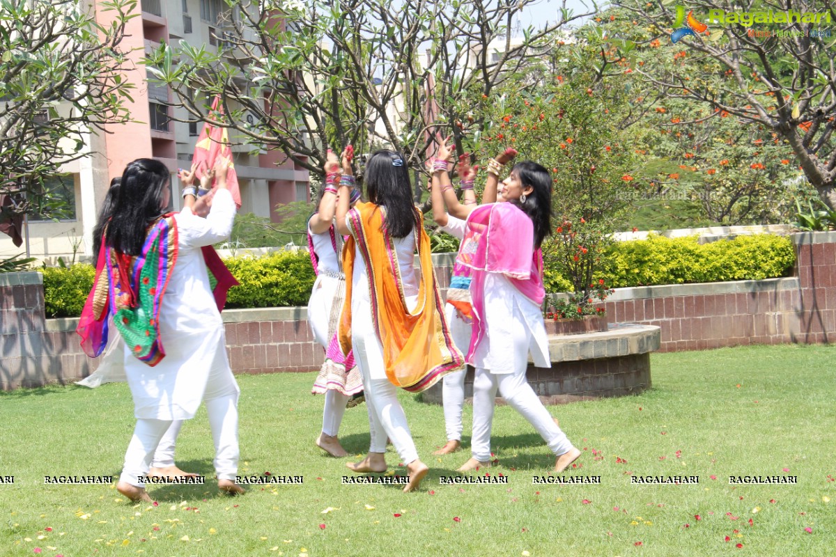 'Phoolon ki Holi' - Kakatiya Ladies Club Holi Celebrations 2014 at ITC Kakatiya, Hyderabad
