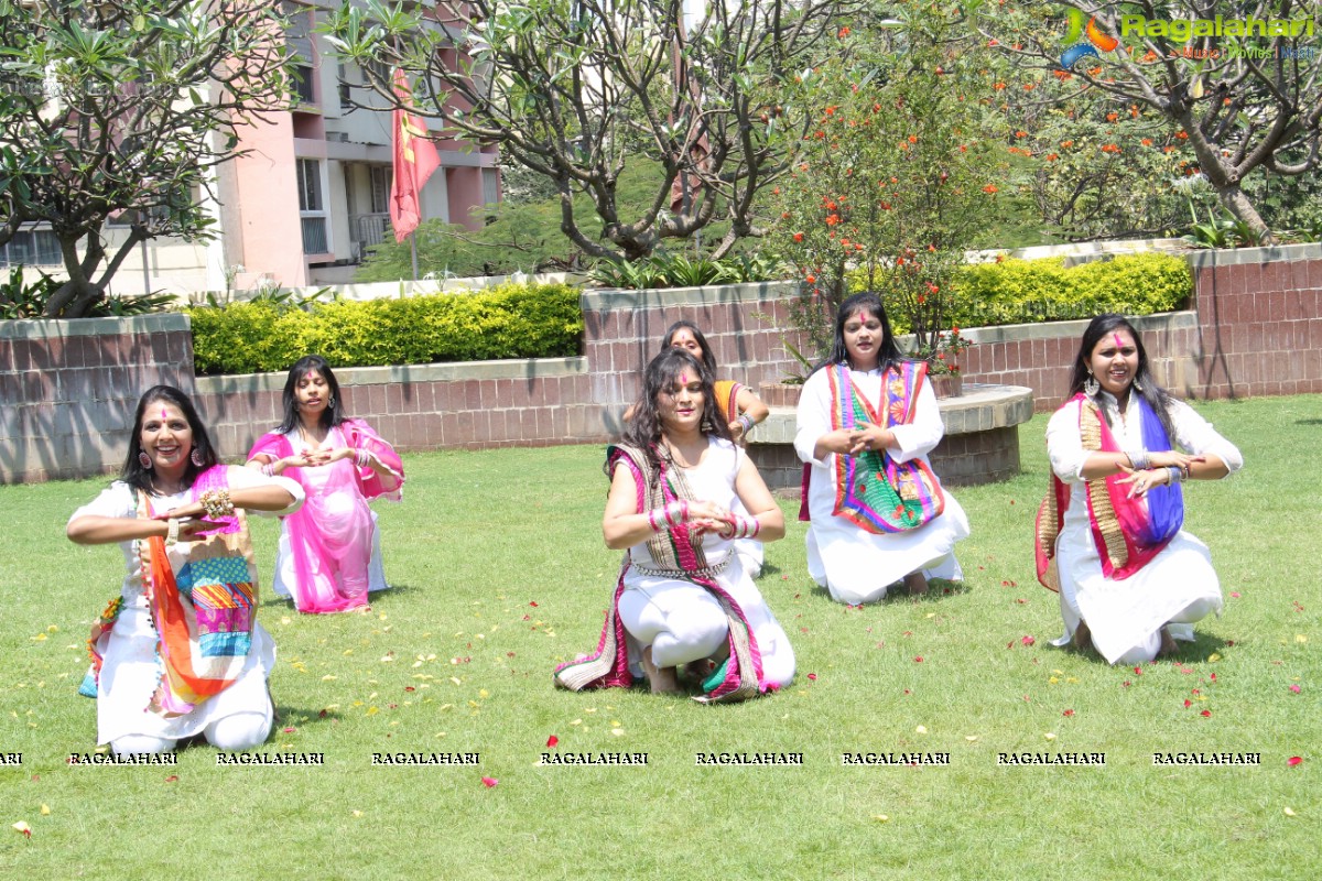 'Phoolon ki Holi' - Kakatiya Ladies Club Holi Celebrations 2014 at ITC Kakatiya, Hyderabad