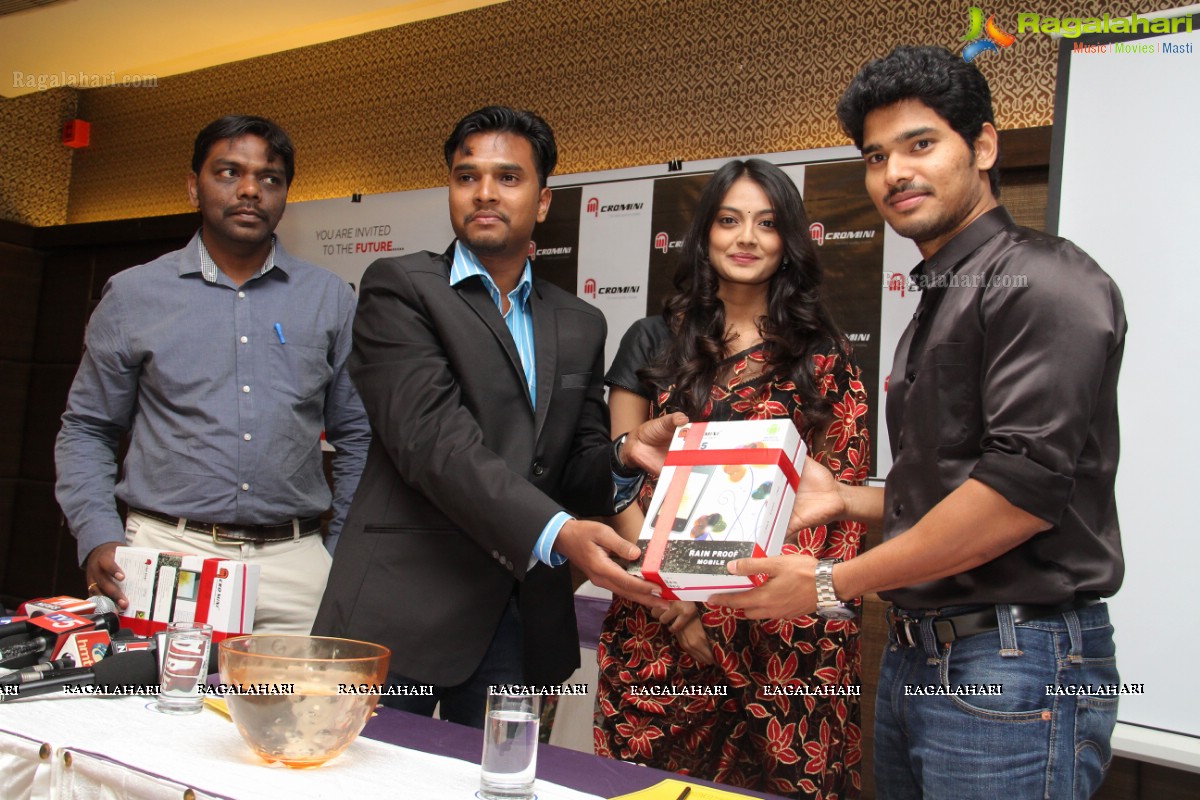 Nikitha Narayan and Sudhakar launches Micromini Mobiles, Hyderabad