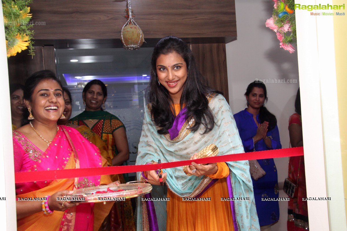 Nikhshi's Launch, Hyderabad