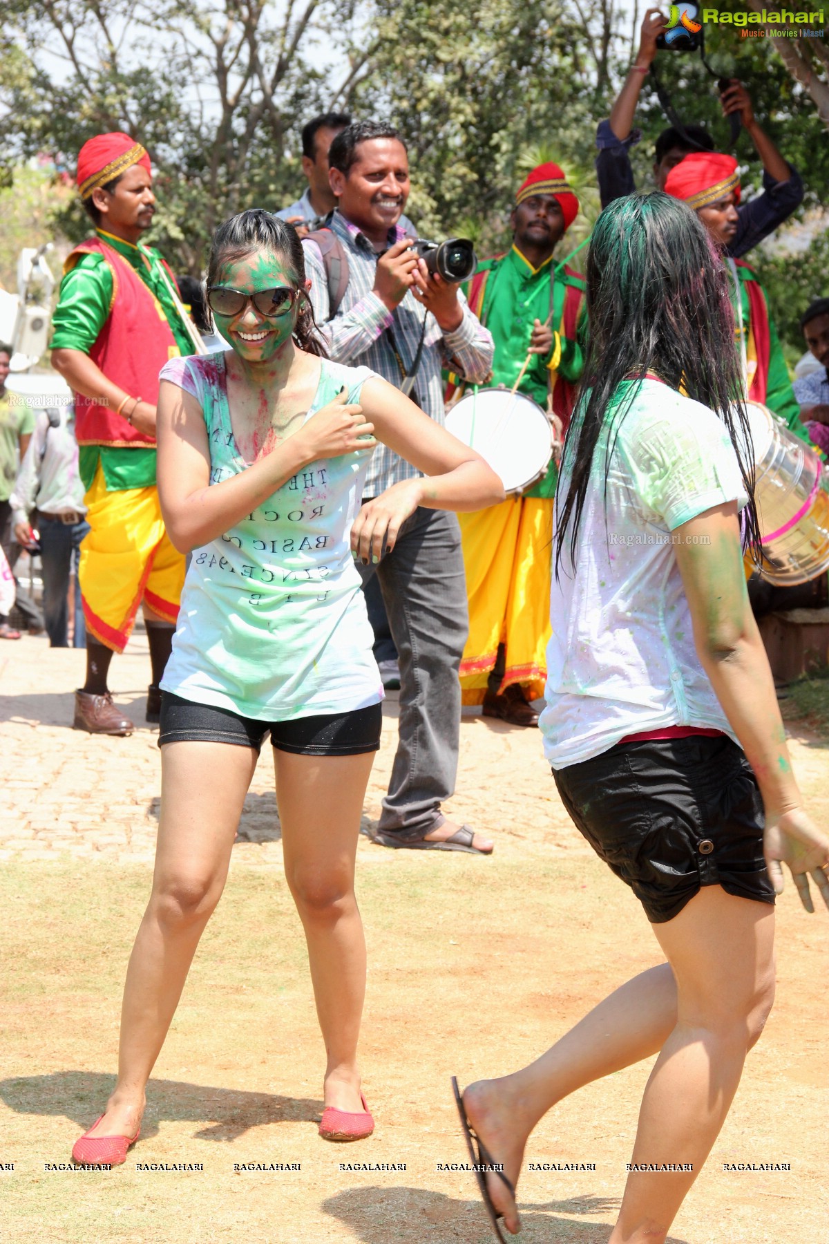 Rang De 2014 - Hyderabad's Biggest Holi Bash