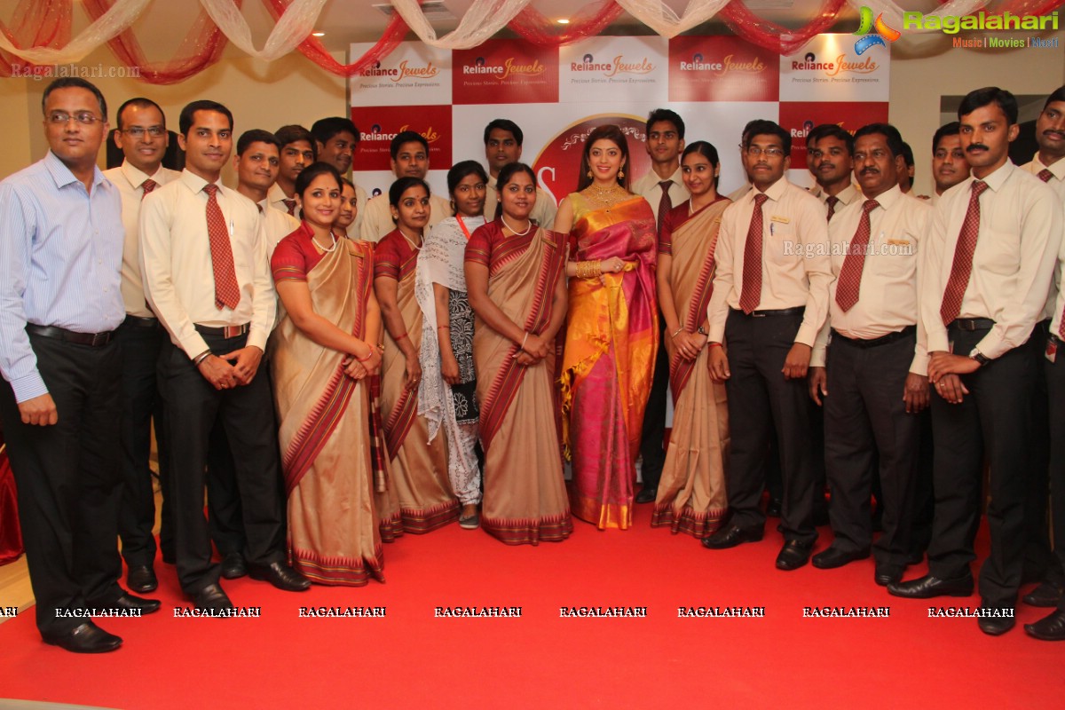 Pranitha Subhash announces the Winners of Reliance Jewels Saubhagya Utsav Offer 2014
