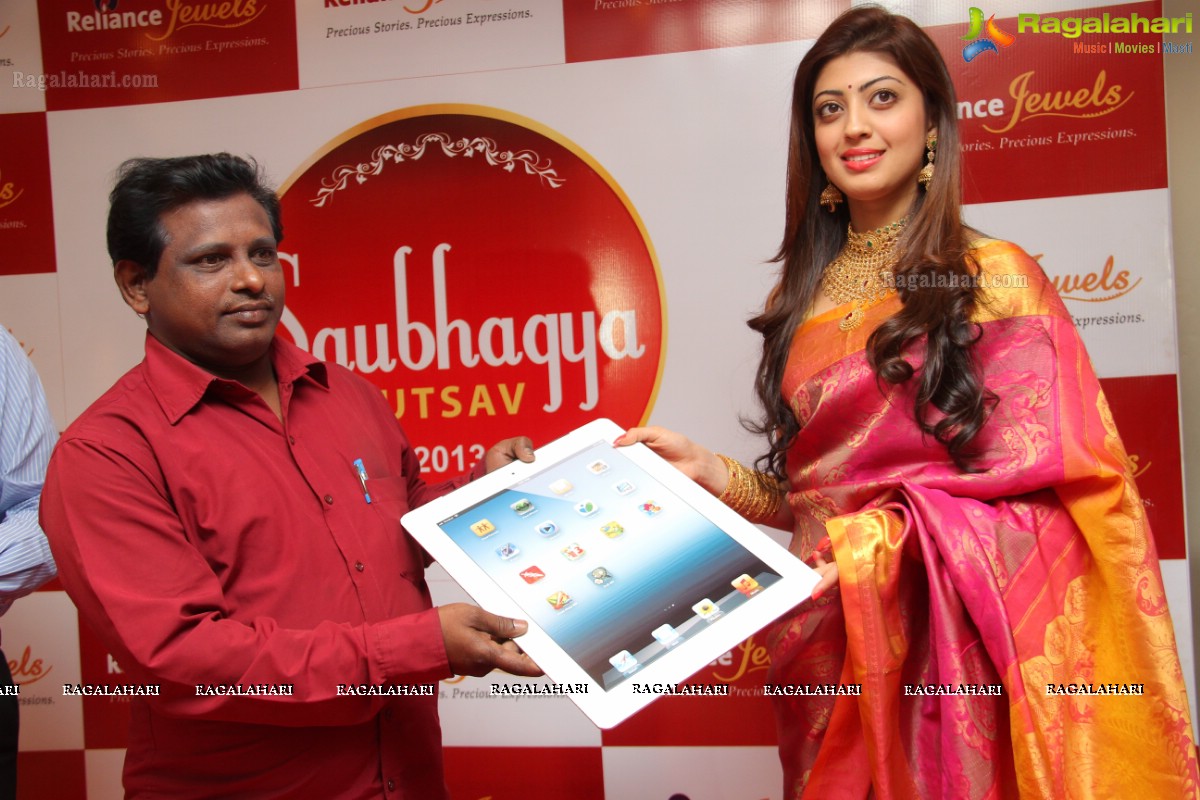 Pranitha Subhash announces the Winners of Reliance Jewels Saubhagya Utsav Offer 2014