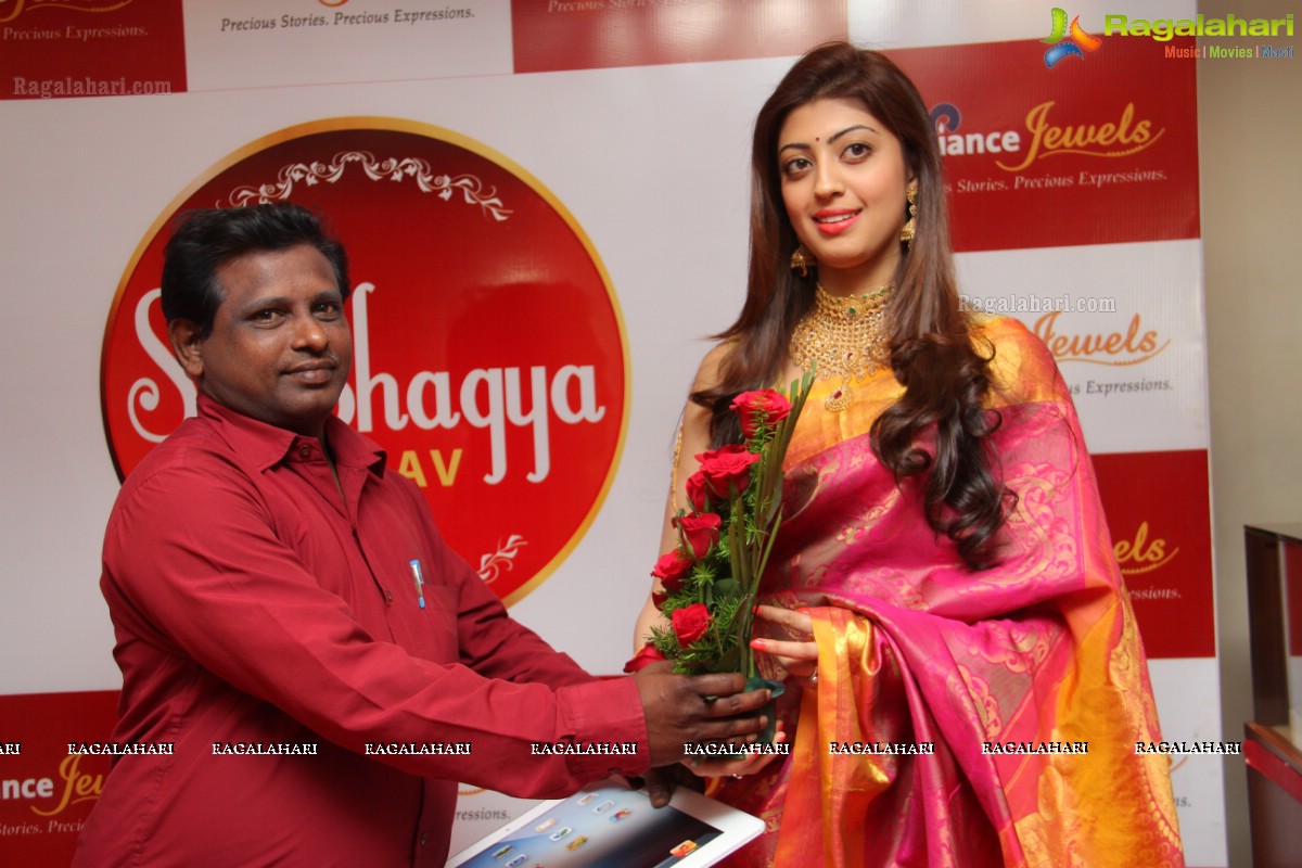 Pranitha Subhash announces the Winners of Reliance Jewels Saubhagya Utsav Offer 2014